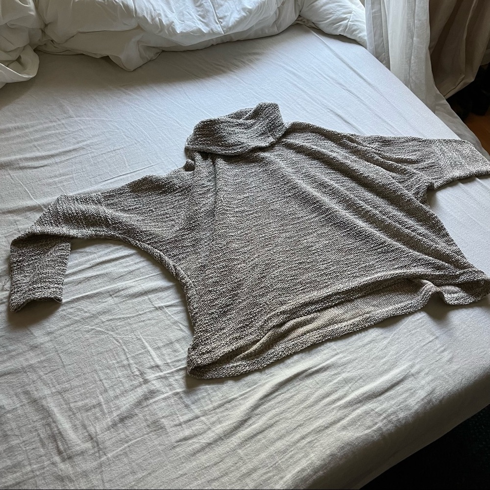 UZI NYC cream oatmeal knit turtleneck pullover sweater